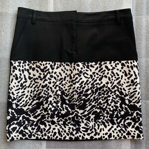 Pre-owned size 4 TIBI black with black and beige animal print mini skirt.